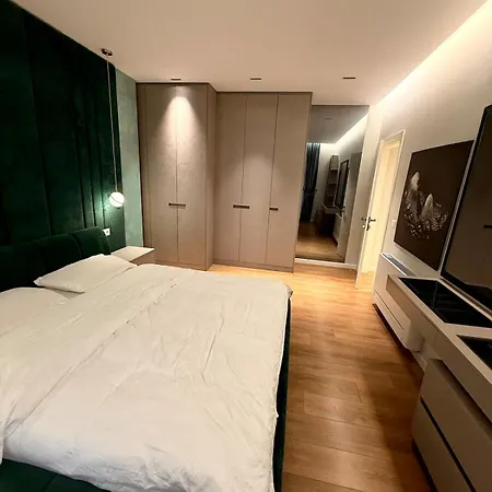22 Luxury Free Parking *