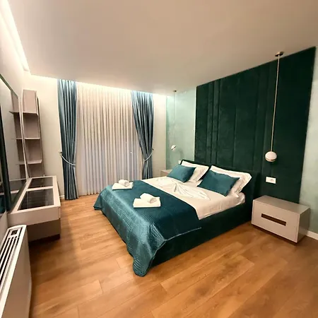 22 Luxury Free Parking Тирана